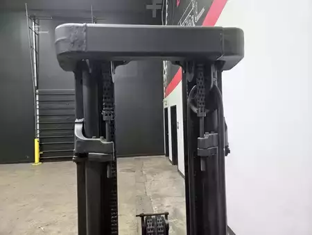 Propane Forklifts 2020  Yale GLP050MX (14)