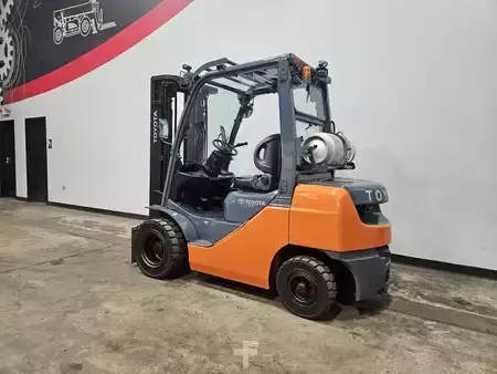Propane Forklifts 2012  Toyota 8FGU25 (2)