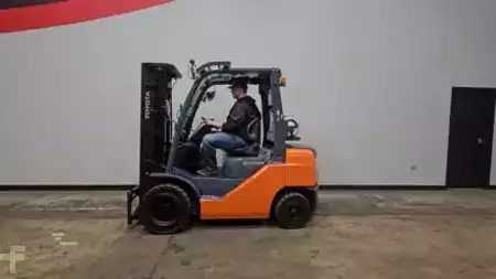 Propane Forklifts 2012  Toyota 8FGU25 (25)