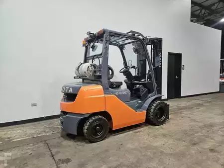 Propane Forklifts 2012  Toyota 8FGU25 (4)