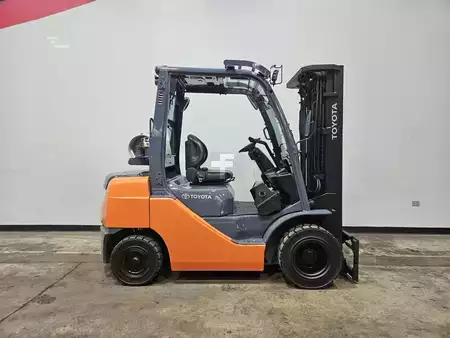 Propane Forklifts 2012  Toyota 8FGU25 (5)