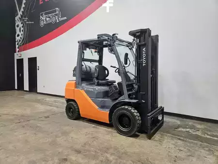 Propane Forklifts 2012  Toyota 8FGU25 (6)
