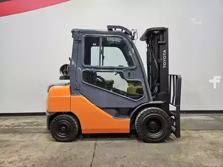 Propane Forklifts 2012  Toyota 8FGU25 (5)