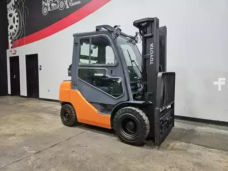 Propane Forklifts 2012  Toyota 8FGU25 (6)