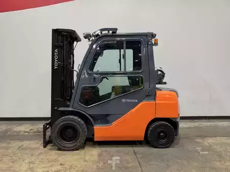 Propane Forklifts 2018  Toyota 8FGU25 (1)