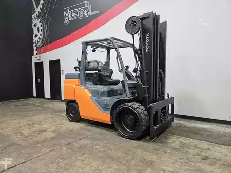 Propane Forklifts 2020  Toyota 8FGC70U (6)