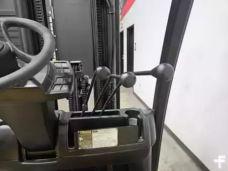 Propane Forklifts 2012  Yale GLP050LX (14)