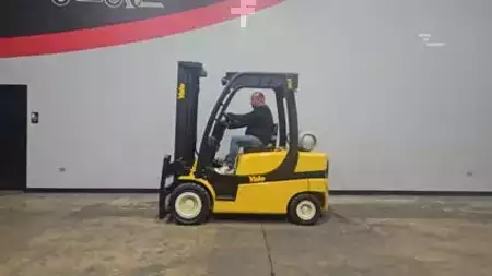 Propane Forklifts 2012  Yale GLP050LX (23)