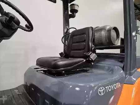 Montacargas GLP 2016  Toyota 8FG45U (11)