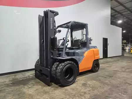 Montacargas diésel 2016  Toyota 8FG45U (8)