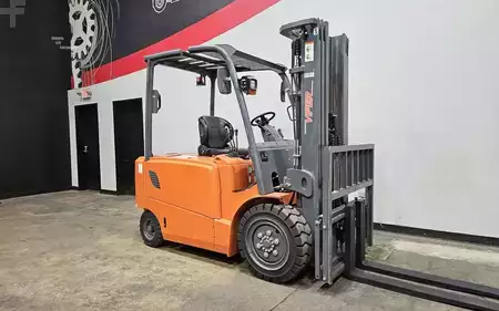 Montacargas Eléctrico (4 ruedas) 2017  Viper FB35 (6)