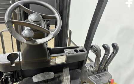 4 Wheels 2014  Yale ERC060VG (10)