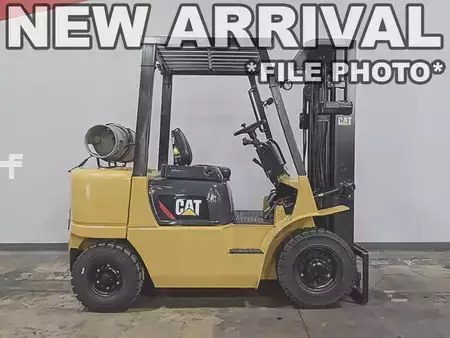 Propane Forklifts 2002  CAT Lift Trucks GP25K (1)