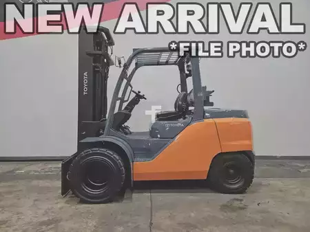 Propane Forklifts 2017  Toyota 8FG45U (1)