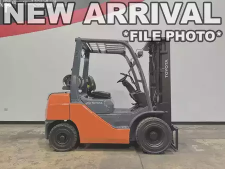 Montacargas diésel 2020  Toyota 8FGU25 (1)