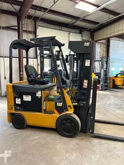 4 Wheels 2010  CAT Lift Trucks E5000 (1)