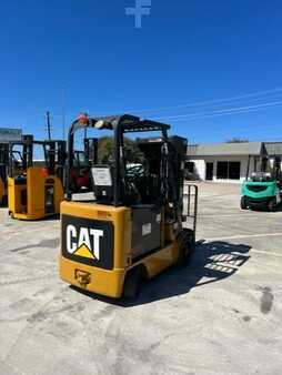 4 Wheels 2010  CAT Lift Trucks E5000 (13)