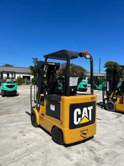 4 Wheels 2010  CAT Lift Trucks E5000 (14)