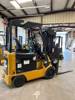 4 Wheels 2010  CAT Lift Trucks E5000 (3)