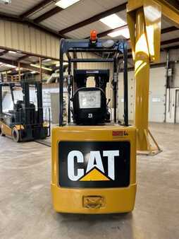 4 Wheels 2010  CAT Lift Trucks E5000 (4)