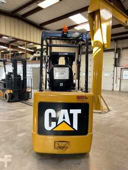 4 Wheels 2010  CAT Lift Trucks E5000 (5)