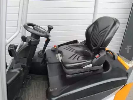 Carrelli elettrici 3 ruote 2015  Still RX 50-13 (4)