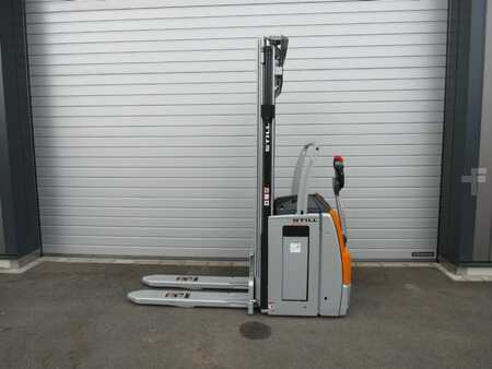 Stacker pedestre 2019  Still EXV14i (1)