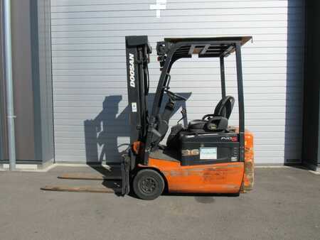 Eléctrico - 3 rodas 2009  Doosan B16R-5 (1)