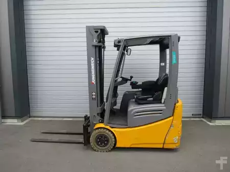 Elektro 3 Rad 2018  Jungheinrich EFG215 (1)