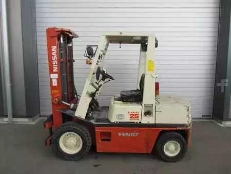 Dieselstapler 1991  Nissan Nissan EH02F25U (1)