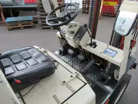 Dieselstapler 1991  Nissan Nissan EH02F25U (7)
