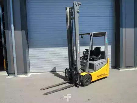Elektro 3 Rad 2020  Jungheinrich EFG215 (2)