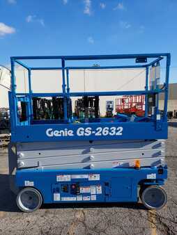 Scissor Lifts / Pallet Jacks 2015  Genie GS-2632 (1)