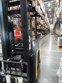 Reach Trucks 2020  Yale NR045EC (2)