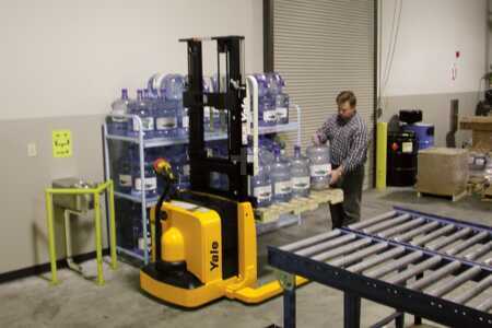 Stand-Up Rider Forklift 2021  Yale MSW025-F (3)