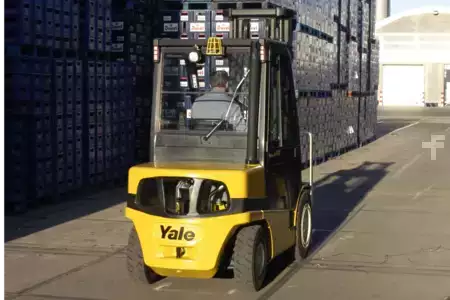 Diesel Forklifts - Yale GP040VX (4)