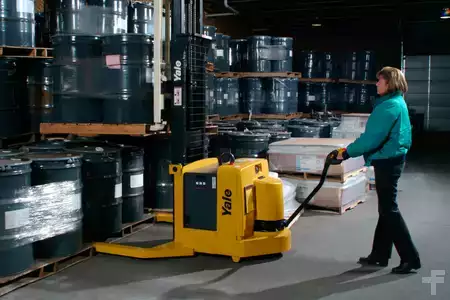 Apilador Hombre a Bordo 2022  Yale MSW025-F (2)