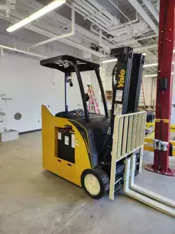 3-Wheel Electric - Yale ESC040AD (2)