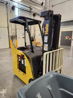 3-Wheel Electric - Yale ESC040AD (3)