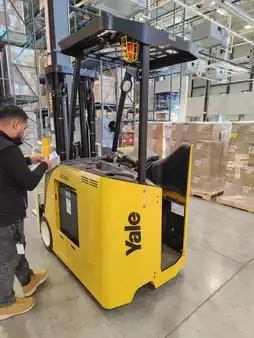 3-Wheel Electric - Yale ESC040AD (5)