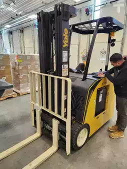 3-Wheel Electric - Yale ESC040AD (6)