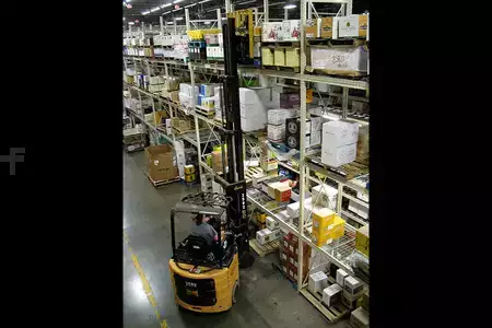 Montacargas de Pasillo Angosto 2023  Landoll B30AC/B40AC (13)