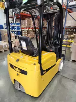 Misceláneos 2012  Yale ERP-040VT (5)