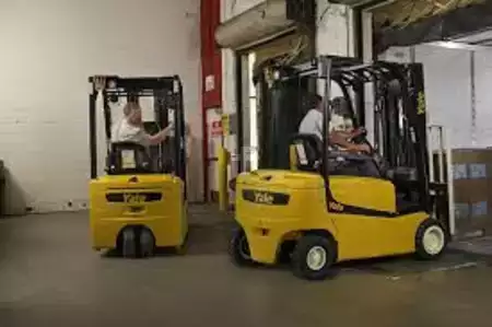 Montacargas Eléctrico (3 ruedas) 2014  Yale ERP040VT (12)