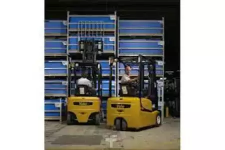 Montacargas Eléctrico (3 ruedas) 2014  Yale ERP040VT (15)