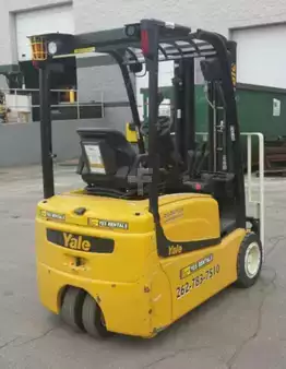Montacargas Eléctrico (3 ruedas) 2014  Yale ERP040VT (4)