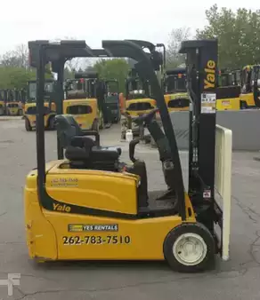 Montacargas Eléctrico (3 ruedas) 2014  Yale ERP040VT (5)