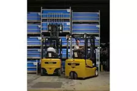 Montacargas Eléctrico (3 ruedas) 2014  Yale ERP-040VT (12)