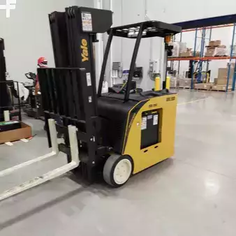 3-Wheel Electric - Yale ESC040AD (1)