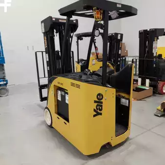 3-Wheel Electric - Yale ESC040AD (3)